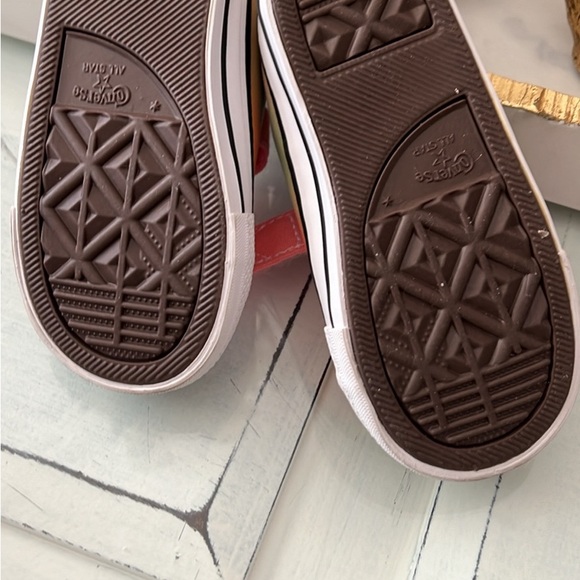 Toddler girl size 7 converse brand new in box - Picture 5 of 5